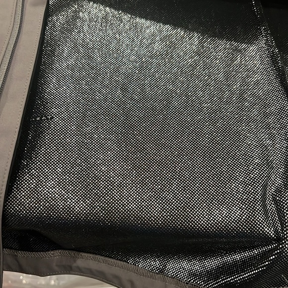 Columbia men’s gray Omni wind lightweight jacket
Size XL - Picture 6 of 8